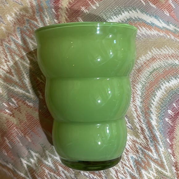 Two green glass vases - Picture 9 of 12